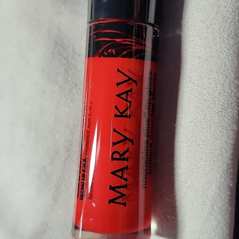 Mary Kay lip gloss rock n red